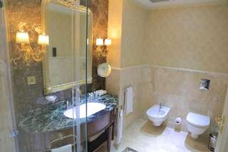 Отель Rixos Khadisha Shymkent Шымкент Улучшенный номер с кроватью размера «king-size»-5